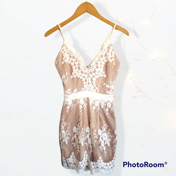 SOLD Beige/lace mini spring dress - Picture 2 of 10